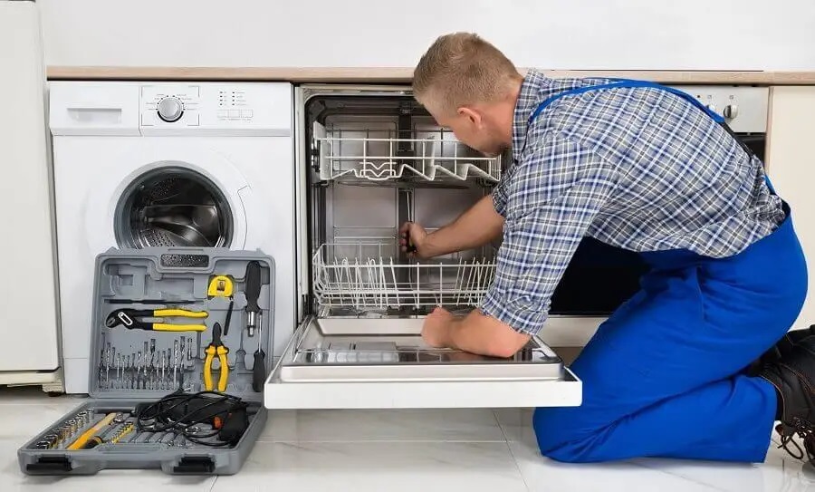 Sincan Midea servisi teknisyen ekibi beyaz eşya tamiri yaparken
